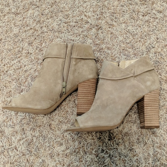 NIB Nine West suede ankle booties in taupe 7.5 - Picture 5 of 5